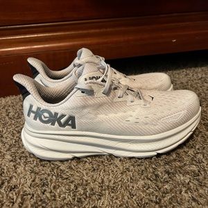 Men’s Hoka Clifton 9. Size 8.5 D